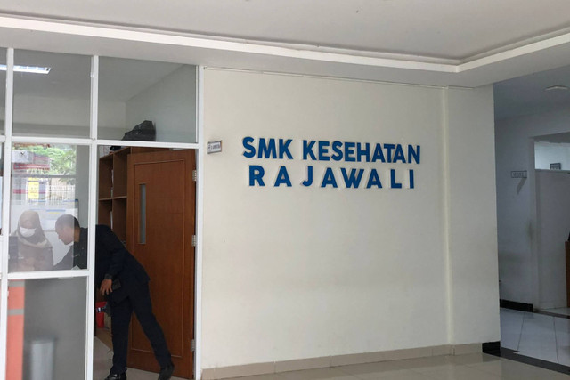Sekolah SMK Kesehatan Rajawali di Cihanjuang, Cimahi Utara, pada Selasa (11/6/2024).  Foto: Robby Bouceu/kumparan