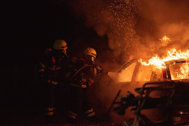 Ilustrasi mobil terbakar. Foto: Unpslash