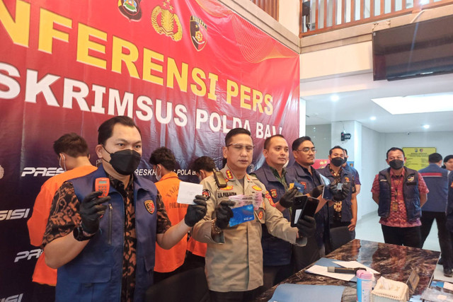 Konpers Polda Bali, kasus sindikat penipuan ponsel murah Surabaya-Bali. Foto: Denita BR Matondang/kumparan