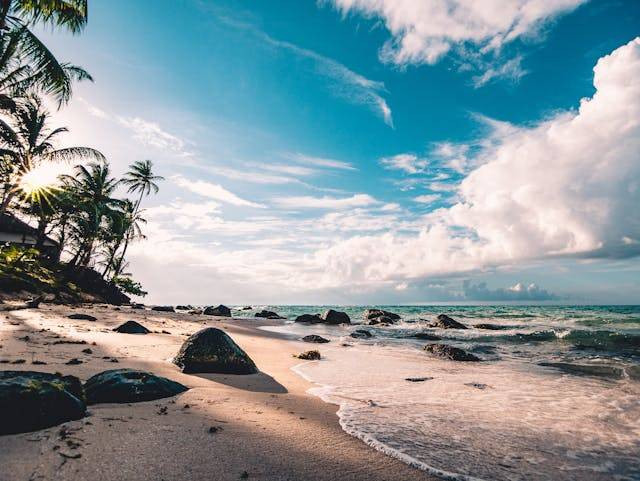 Pantai Joko Tingkir. Foto hanyalah ilustrasi, bukan tempat yang sebenarnya. Sumber: Pexels