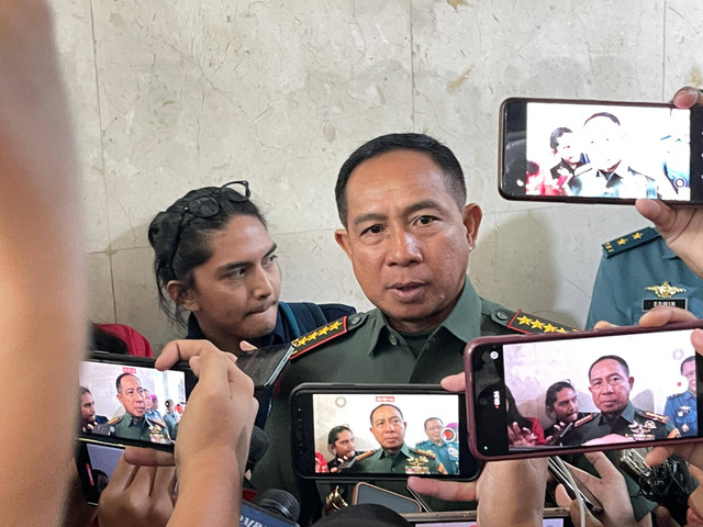 Panglima TNI Jenderal Agus Subiyanto di Gedung DPR, Senayan.  Foto: Paulina Herasmaranindar/kumparan