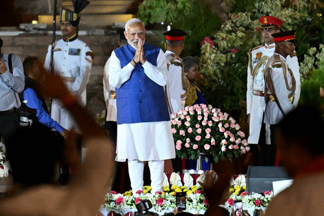 Perdana Menteri India Narendra Modi yang baru dilantik selama upacara pengambilan sumpah di istana presiden Rashtrapati Bhavan, New Delhi, India, Minggu (9/6/2024). Foto: Money SHARMA / AFP