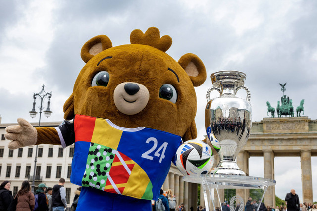 Teddy bear Albaert, maskot Euro 2024. Foto: ODD ANDERSEN / AFP