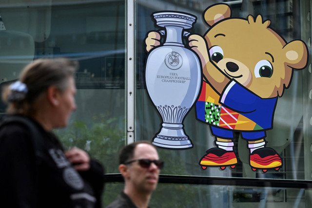 Teddy bear Albaert, maskot Euro 2024. Foto: RALF HIRSCHBERGER / AFP