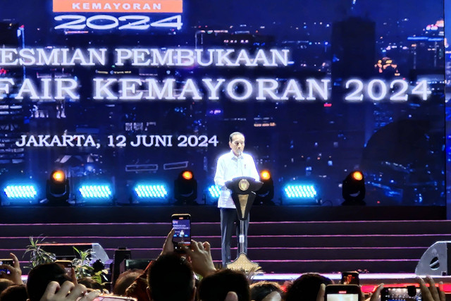 Presiden Jokowi membuka Jakarta Fair Kemayoran 2024 di JIExpo Kemayoran, Jakarta, Rabu (12/6/2024). Foto: Nadia Riso/kumparan