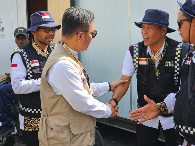 Tim Pengawas Haji (Timwas Haji) DPR RI berkunjung ke pemondokan jemaah haji di Makkah, Arab Saudi, Selasa (11/06/06/2024). Foto: Dok. Istimewa