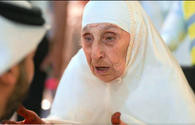 Sarahouda Stiti dari Aljazair menjadi jemaah haji tertua tahun 2024. Usianya 130 tahun. Foto: X/@@SaudiaGroup