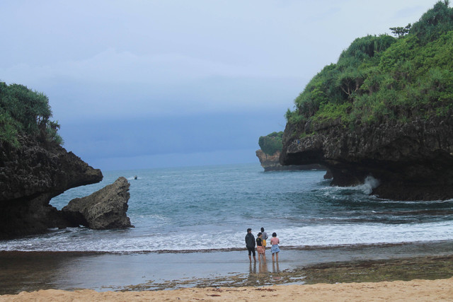 Wisata Alam Pantai Sedahan, Gunung Kidul, Yogyakarta, Indonesia (Foto oleh Gunawan Setyabudi, 2019)