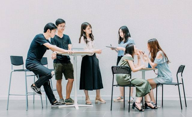 Class meeting adalah kegiatan yang mempertemukan siswa. Foto hanya ilustrasi. Sumber foto: Unsplash/Akson