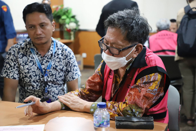 Kejagung Limpahkan 10 Tersangka Korupsi Timah Ke Kejari Jaksel ...