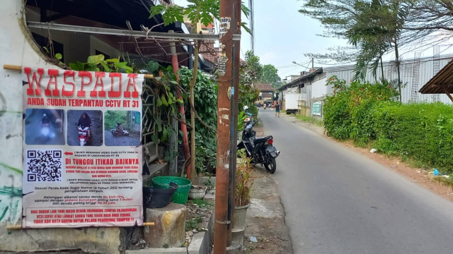 Banner foto pembuang sampah sembarangan di RT 31 RW 11 Kampung Mendungan, Kelurahan Giwangan, Kemantren Umbulharjo, Kota Yogyakarta. Foto: Dok. Istimewa