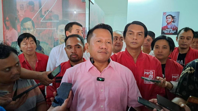 Pengusaha yang dikenal sebagai Crazy Rich Grobogan, Joko Suranto, mendaftar sebagai bakal calon Gubernur Jawa Tengah dalam Pilkada 2024 lewat PSI. Foto: Dok. Istimewa