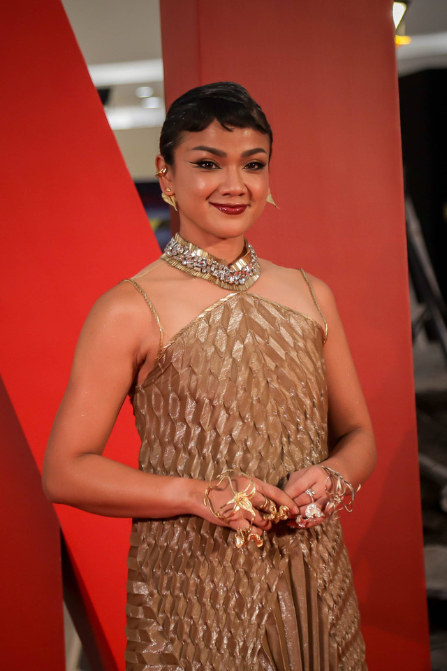 Aktris Nirina Zubir berpose saat red carpet serial Nightmares And Daydreams di Senayan City, Jakarta, Kamis (13/6/2023). Foto: Jamal Ramadhan/kumparan