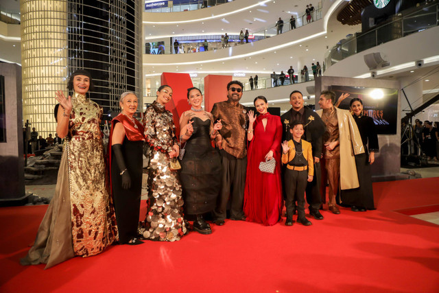 Pemeran Nightmares And Daydreams berpose saat red carpet di Senayan City, Jakarta, Kamis (13/6/2023). Foto: Jamal Ramadhan/kumparan
