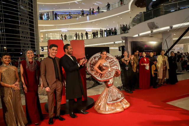 Pemeran Nightmares And Daydreams berpose saat red carpet di Senayan City, Jakarta, Kamis (13/6/2023). Foto: Jamal Ramadhan/kumparan