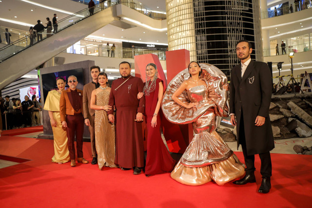Pemeran Nightmares And Daydreams berpose saat red carpet di Senayan City, Jakarta, Kamis (13/6/2023). Foto: Jamal Ramadhan/kumparan