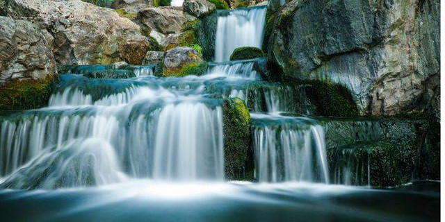 Air Terjun Piala Luwuk Banggai, foto hanya ilustrasi bukan gambar sebenarnya. Sumber: Unsplash/Mike Lewis HeadSmart Media