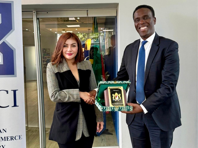 Pertemuan Anggota Badan Logistik dan Rantai Pasok Kadin, Poppy Zeidra dengan CEO SACCI (South African Chamber of Commerce and Industry) Alan Mukkoki Hlongwane di Johannesburgh South Africa. Foto: Dok. Istimewa