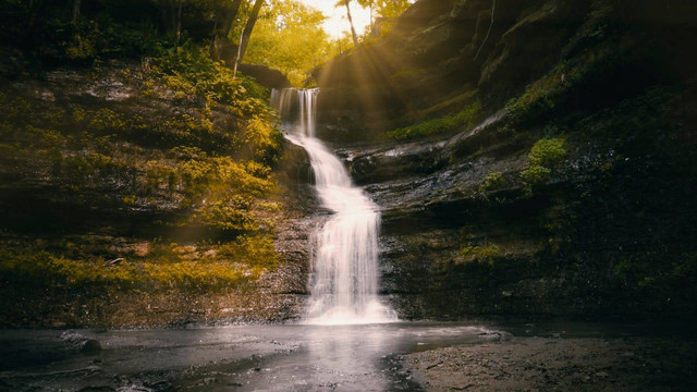 Air Terjun Putuk Truno. Foto hanya ilustrasi, bukan yang sebenarnya. Sumber: Pexels/Todd Trapani