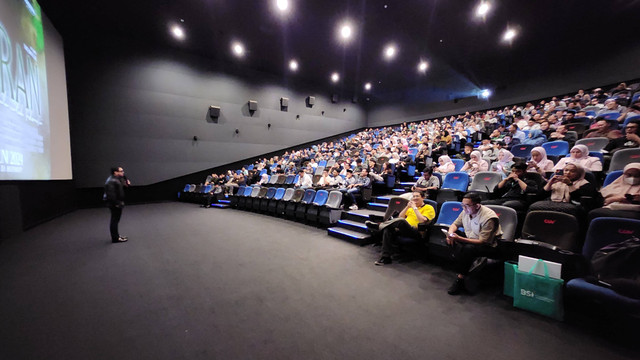 Kader dan alumni organisasi Himpunan Mahasiswa Islam (HMI) di Kota Bandung, Jawa Barat, menggelar nonton bareng (nobar) film Lafran. (Foto: Istimewa)