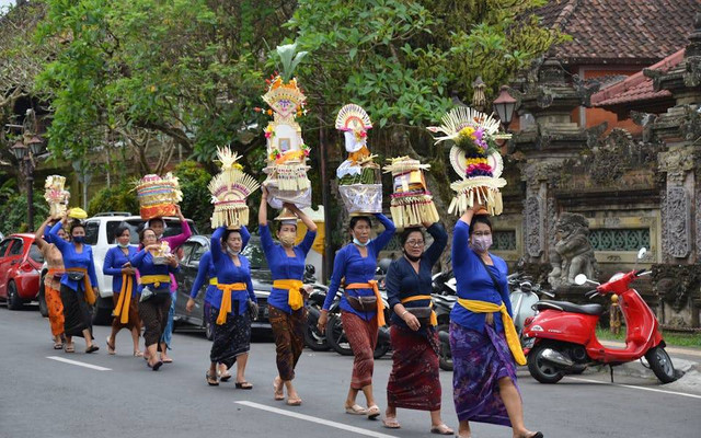 Ilustrasi apakah tradisi hanya identik dengan upacara adat. Sumber: Danang DKW/pexels.com