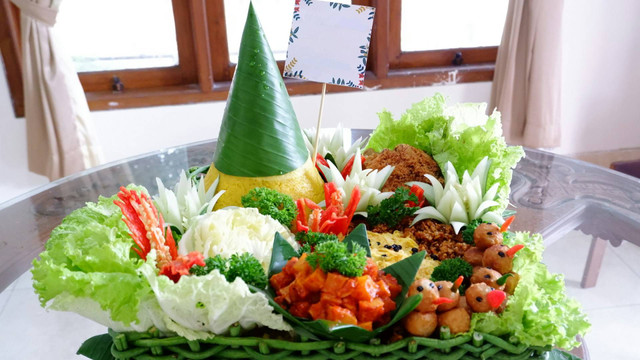 Ilustrasi untuk tumpeng sewu. Sumber: unsplash.com/Inna Safa