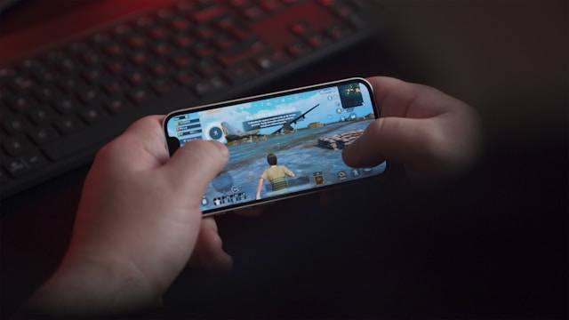 Ilustrasi perbedaan PUBG Mobile dan PUBG Lite. Foto: Unsplash/Onur Binay