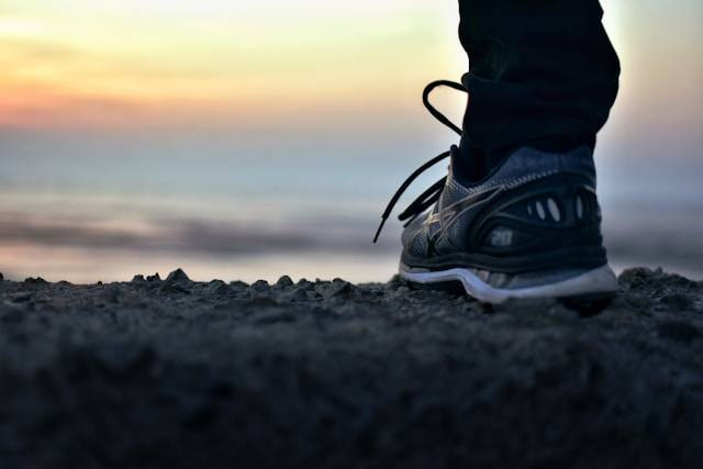 Ilustrasi Rekomendasi Sepatu Pria untuk Naik Gunung. Foto: dok. Unsplash/Karmishth Tandel