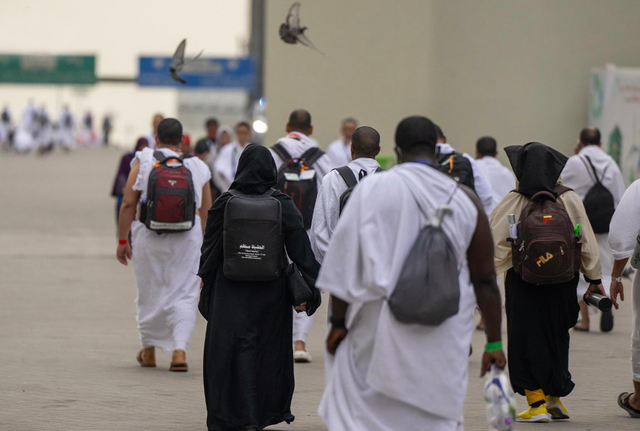 Jemaah haji tiba di Mina untuk mengikuti ibadah Hari Tarwiyah 8 Zulhijah (14 Juni 2024). Foto: X/@makkahregion