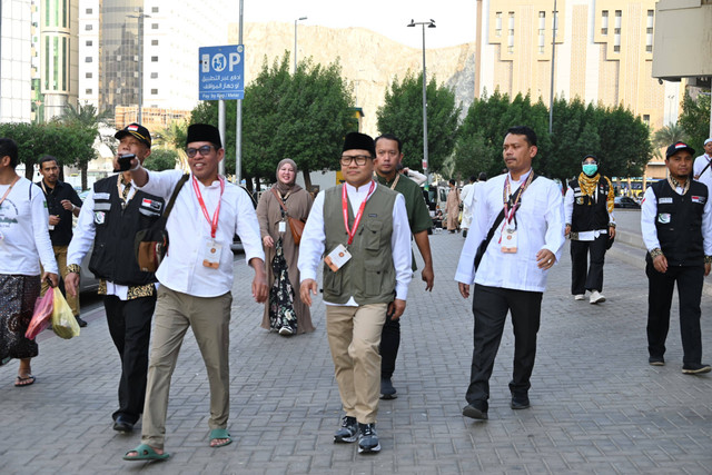 Ketua Tim Pengawas (Timwas) Haji DPR RI, Abdul Muhaimin Iskandar hendak mengunjungi pemondokan Jemaah haji Indonesia, Makkah, Arab Saudi, Jumat (14/06/2024). Foto: Dok. Istimewa