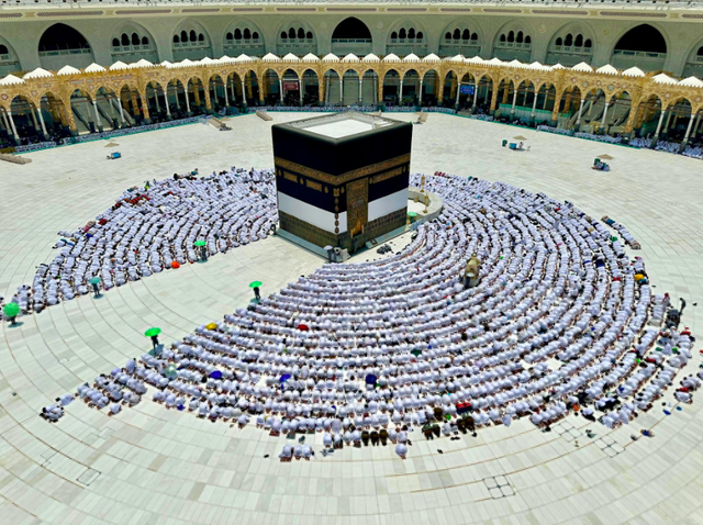 Salat Jumat pada 8 Zulhijah 1445 H (14 Juni 2024) lebih lengang karena mayoritas jemaah haji telah meninggalkan Kota Makkah. Foto: X/@makkahregion