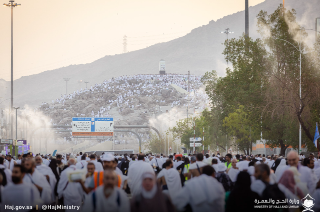 Jemaah haji 2024 ke Arafah untuk wukuf, Sabtu (15/6/2024). Foto: Haj Ministry KSA