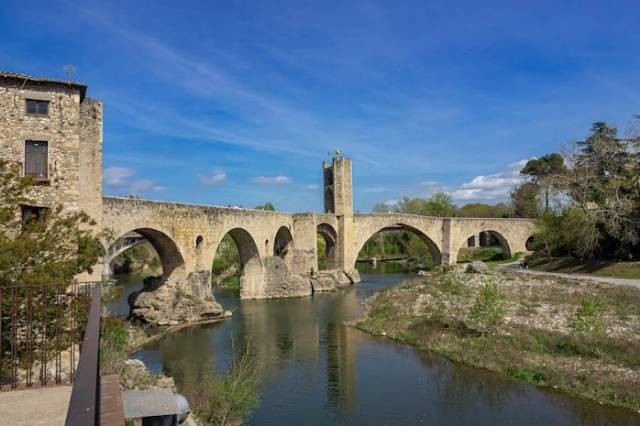 Ilustrasi bagaimana kondisi jembatan pada periode zaman pertengahan, sumber foto: Manuel Torres Garcia by pexels.com