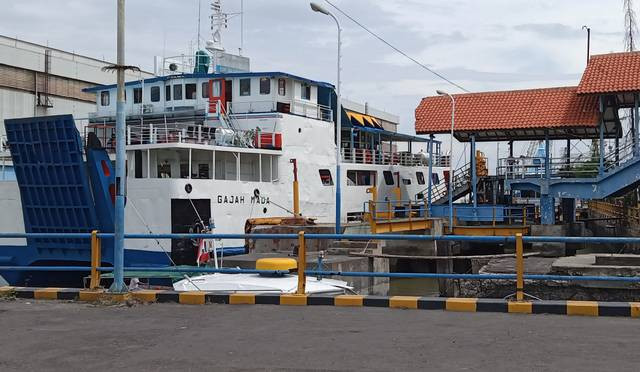 Dermaga Ujung yang jadi alternatif masyarakat Madura di Surabaya menyeberang ke Pulau Madura. Foto: Masruroh/Basra