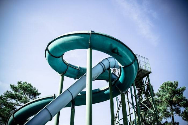 Go Wet Waterpark Bekasi (Foto hanya ilustrasi, bukan tempat sebenarnya) Sumber: unsplash.com/ Iker Urteaga