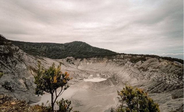 Tiket masuk tangkuban perahu 2024. Foto hanyalah ilustrasi bukan tempat sebenarnya. Sumber: Unsplash/Ibnu Aria