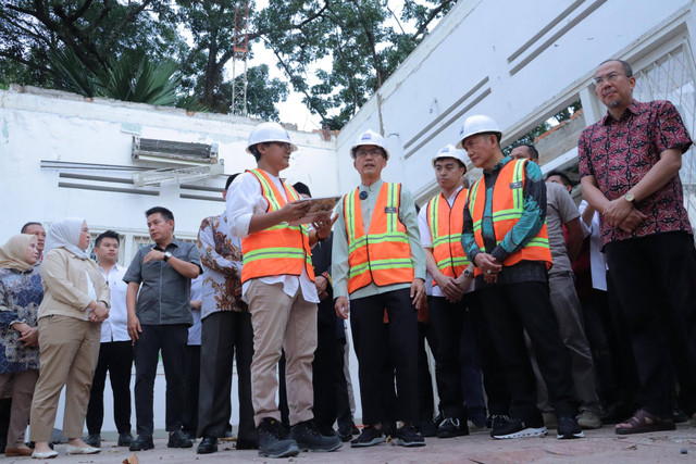 Pj Wali Kota Palembang Ratu Dewa saat meresmikan pembangunan rumah dinas Wali Kota sebagai rumah rakyat, Foto : Thama/Urban Id