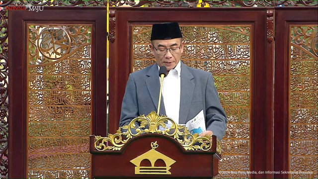 Ketua KPU Hasyim Asy'ari memberikan khutbah Idul Adha 1445 di Lapangan Pancasila Simpang Lima Kota Semarang, Senin (17/6/2024). Foto: YouTube/Sekretariat Presiden