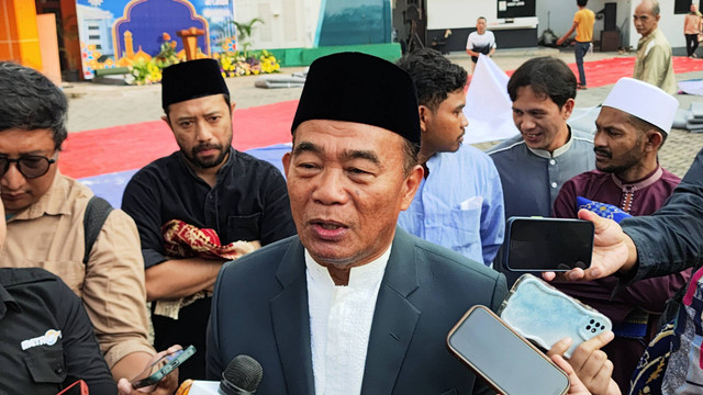 Menko PMK Muhadjir Effendy usai melaksanakan Salat Idul Adha 1445 H di Kantor PP Muhammadiyah, Jakarta, Senin (17/6/2024). Foto: Jonathan Devin/kumparan