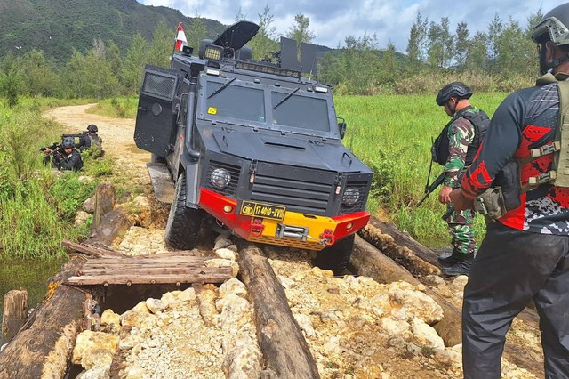 TNI-Polri gerebek markas KKB pimpinan Undius Kogoya di Kabupaten Paniai, Papua Tengah. Foto: Satgas Damai Cartenz