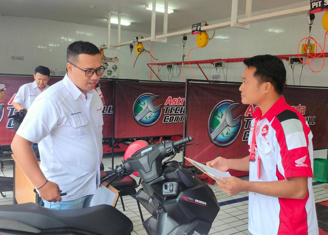 Asmo Kalbar menggelar technical skill contest mechanic & service advisor. Foto: Dok. Astra Motor Kalbar