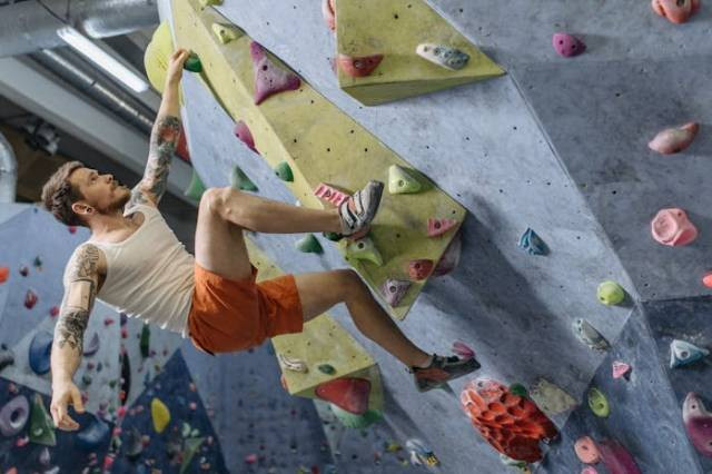 Ilustrasi jenis wall climbing, sumber foto: Pavel Danilyuk by pexels.com