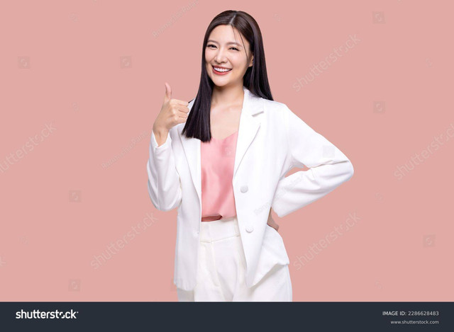 sumber : https://www.shutterstock.com/id/search/good-looking%2c-wanita-cerdas