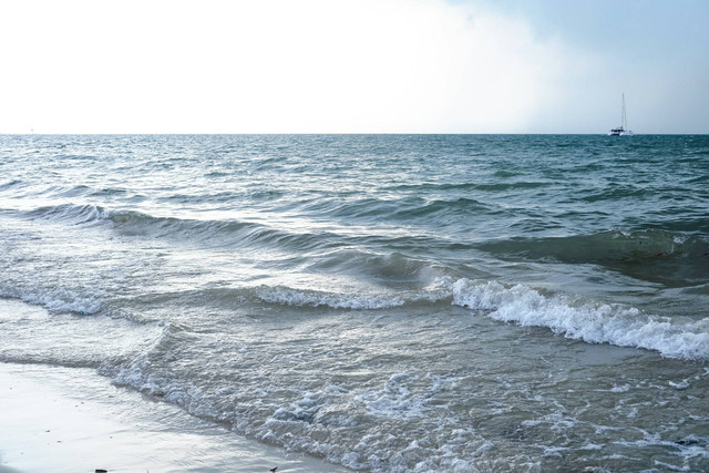 Pantai Kartini Jepara. Foto hanya ilustrasi, bukan tempat yang sebenarnya. Sumber: unsplash.com/Nadhira Riezza.