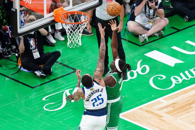 Final NBA antara Boston Celtics melawan Dallas Mavericks di Boston, AS, Selasa (18/6/2024). Foto: David Butler II-USA TODAY Sports via Reuters