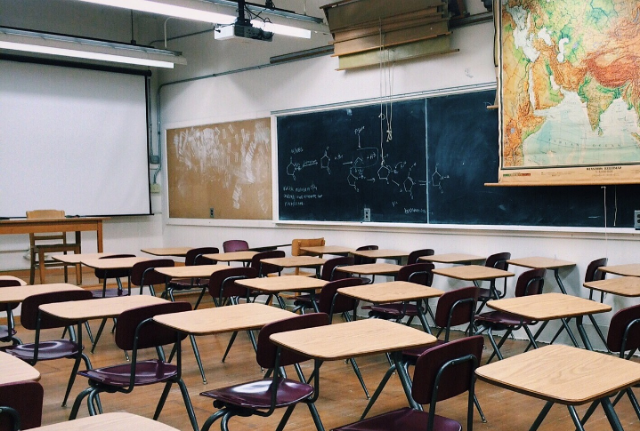 tema mpls yang menarik bahasa inggris