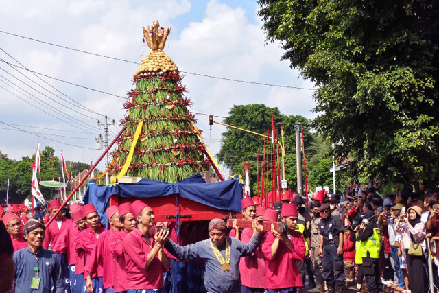 Tradisi Garebeg Besar, Selasa (18/6/2024). Foto: Arfiansyah Panji Purnandaru/kumparan