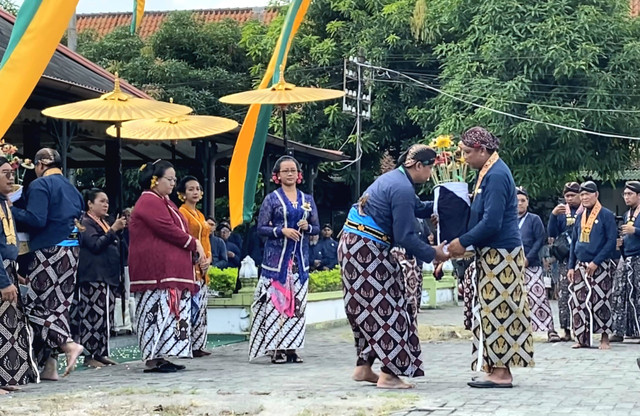 Prosesi Hajad Dalem Garebeg Besar di Ndalem Mangkubumen (Dokumentasi Pribadi)