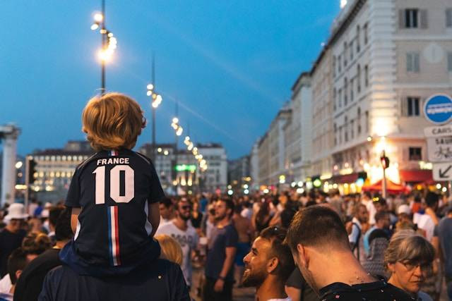 Ilustrasi Cara Nonton Euro 2024 Polandia vs Austria di HP. Foto: dok. Unsplash/Matthieu Joannon