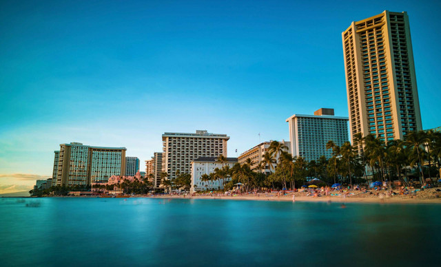 Pantai Waikiki. Sumber: unsplash.com/Vishnu Tadimeti.